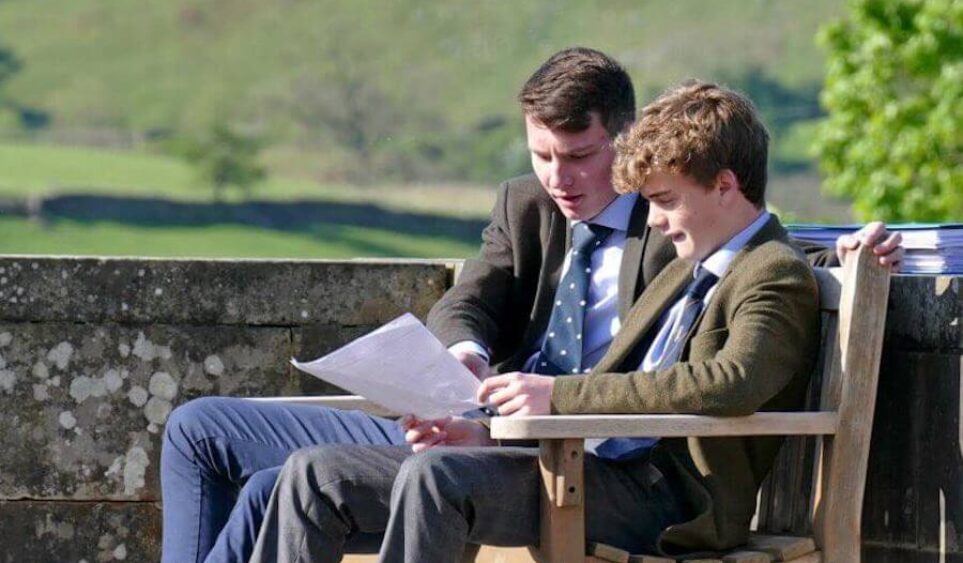 ¿Qué es el pastoral care y cómo se aplica en los internados británicos?