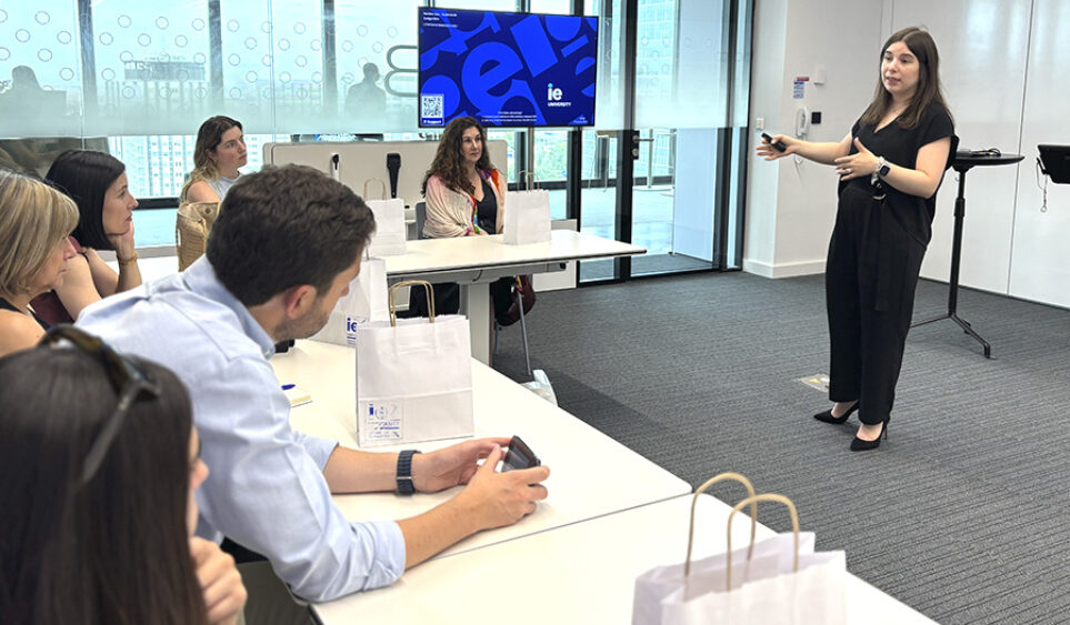 Reflexión, herramientas y acompañamiento en la transición universitaria: así fue nuestro taller junto a IE University