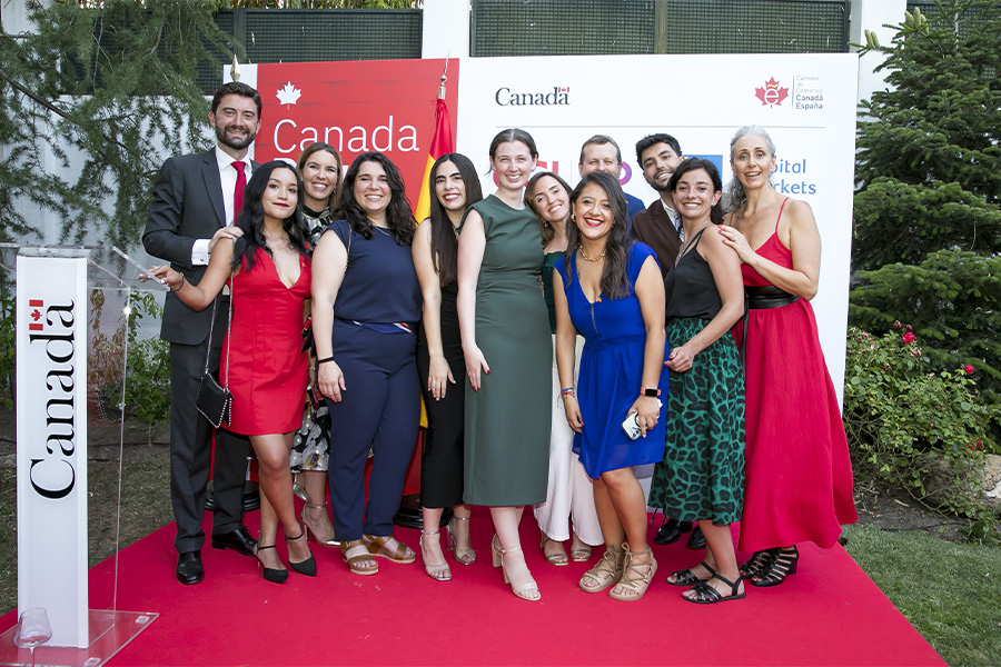 Equipo de The Lemon Tree Education que atendió al Canada Day 2026