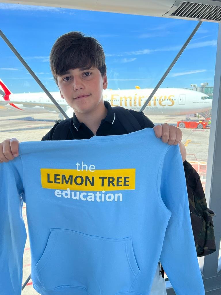 Estudiante saliendo desde Barajas rumbo a su boarding school en Reino Unido