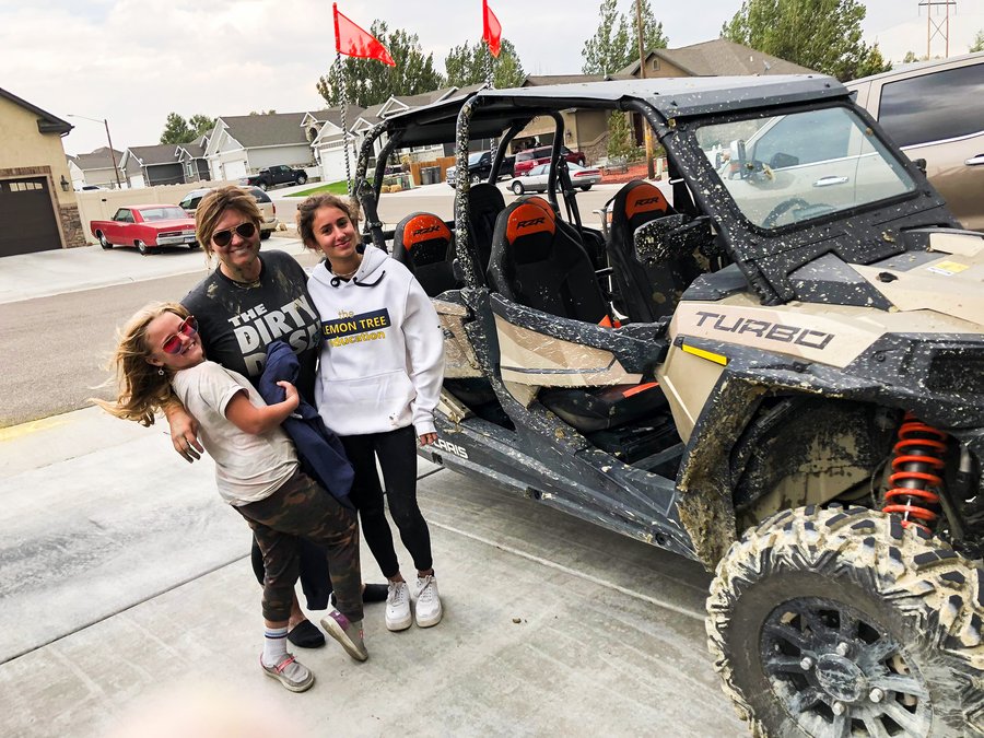 Estudiante española con su familia anfitriona en Wyoming