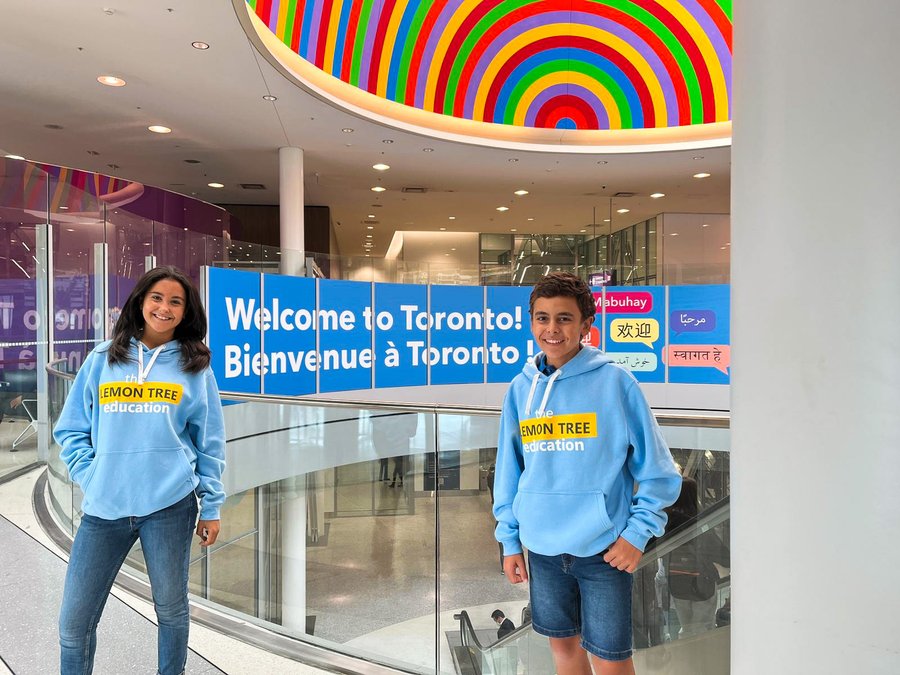 Recepción de estudiantes a su llegada al distrito escolar de Ontario
